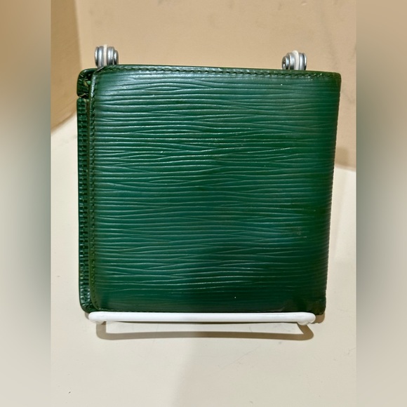 Louis Vuitton Green Epi Bifold Leather Wallet - Picture 2 of 10
